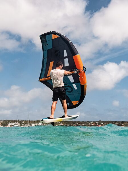 Wingfoil: Il Nuovo Sport che Sta Rivoluzionando il Mare