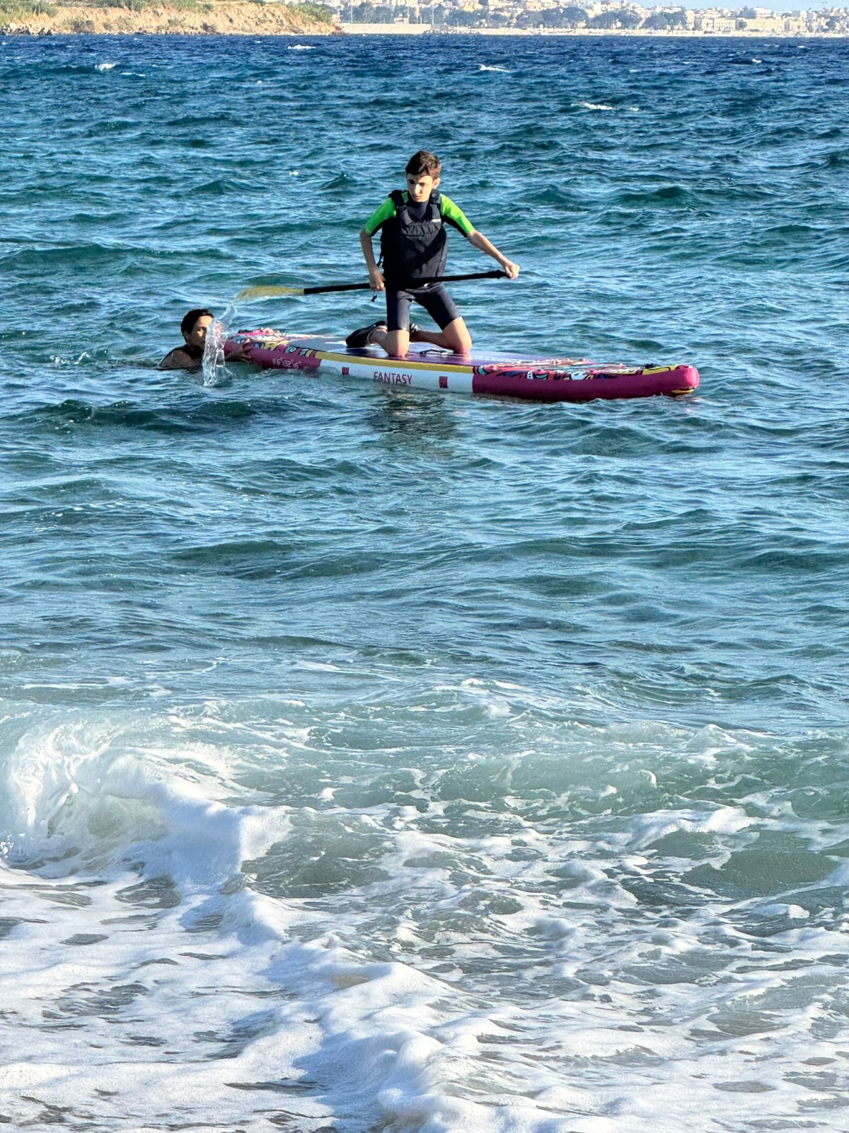 SUP per Tutti: quando lo Stretto di Messina diventa un'aula di inclusione — Blue Tribe Kitesurf & Wingfoil Punta Pellaro (3)
