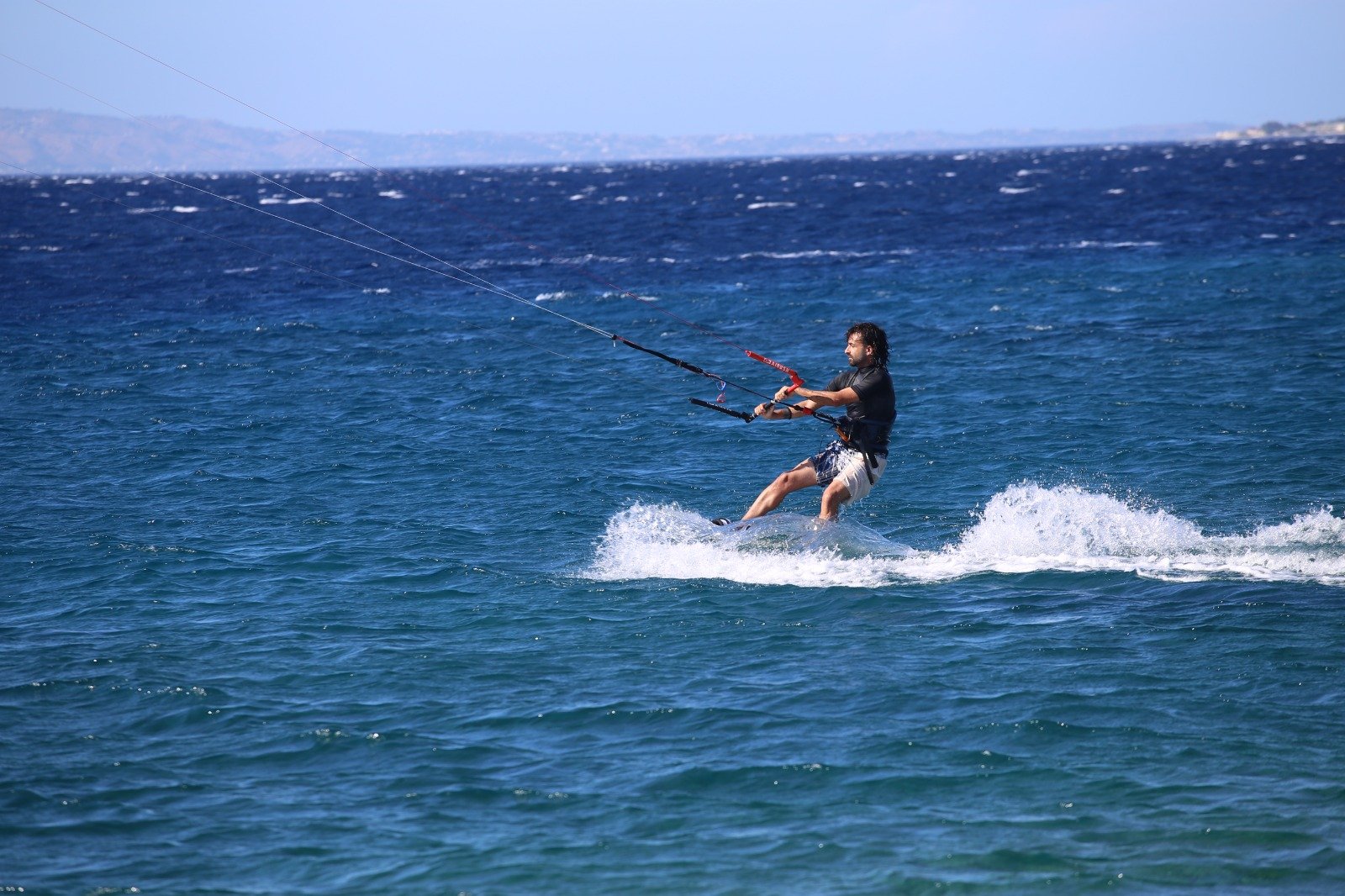 Quello che il vento ci ha portato: la prima stagione della Blue Tribe — Blue Tribe Kitesurf & Wingfoil Punta Pellaro (3)