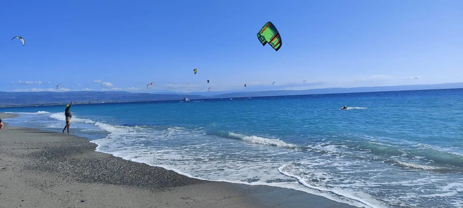 Quelle est l'importance des cours de kitesurf et de wingfoil ? — Blue Tribe Kitesurf & Wingfoil Punta Pellaro (3)