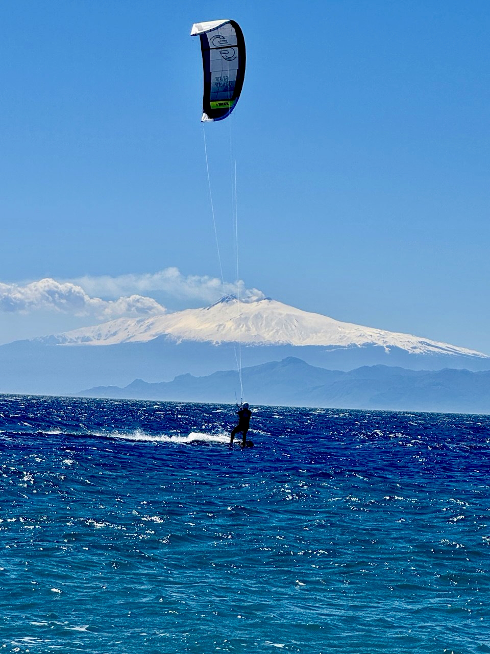 Kitesurf und Wingfoil: der Sport, der Geist, Körper und Leben verändert
