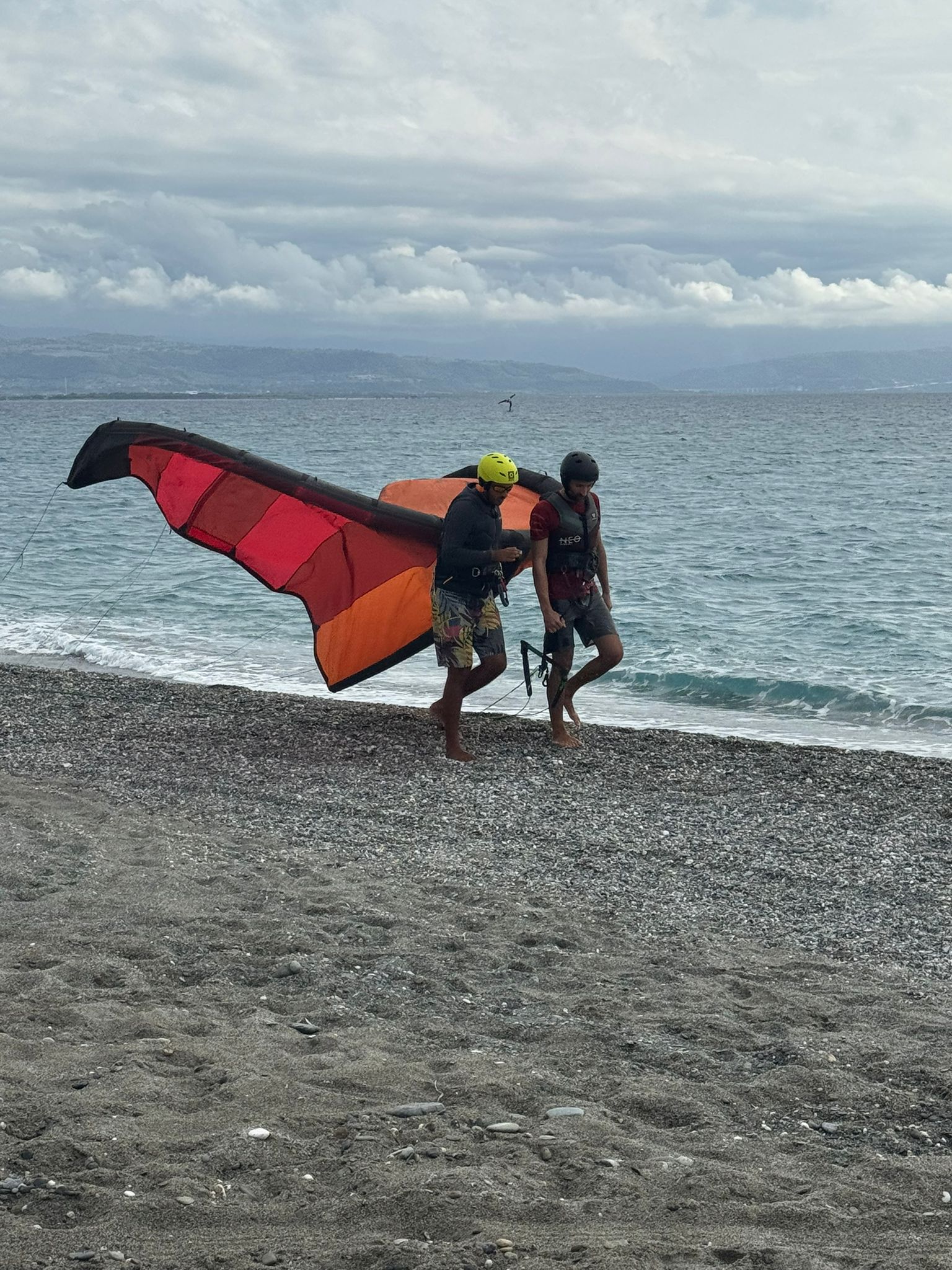 Quanto sono importanti le lezioni nel kitesurf e wingfoil